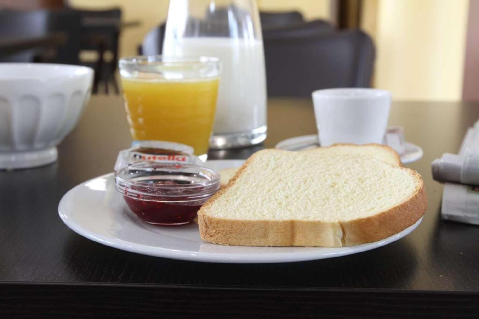 Brit Hotel Confort Villeneuve Sur Lot ビア エクステリア 写真