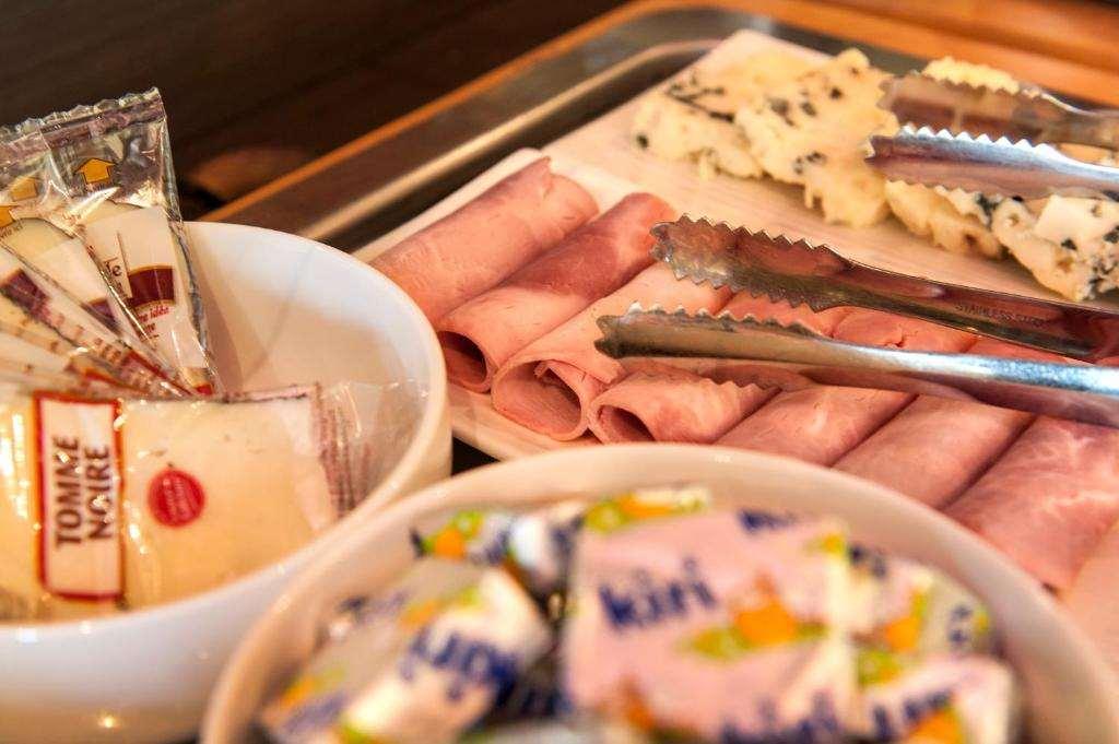 Brit Hotel Confort Villeneuve Sur Lot ビア レストラン 写真